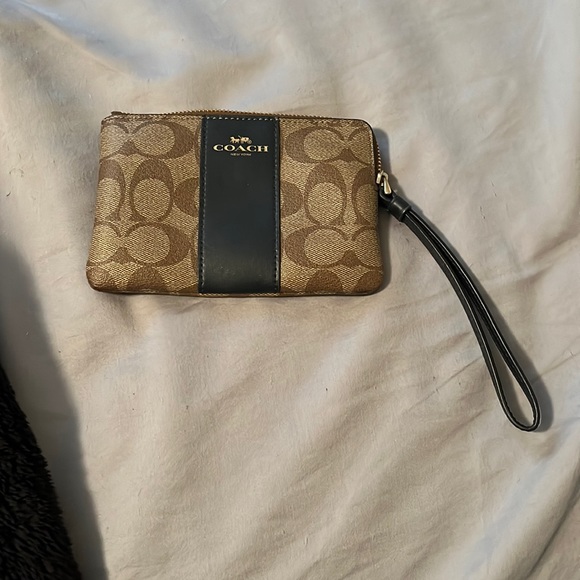 Coach wristlet - Picture 1 of 1